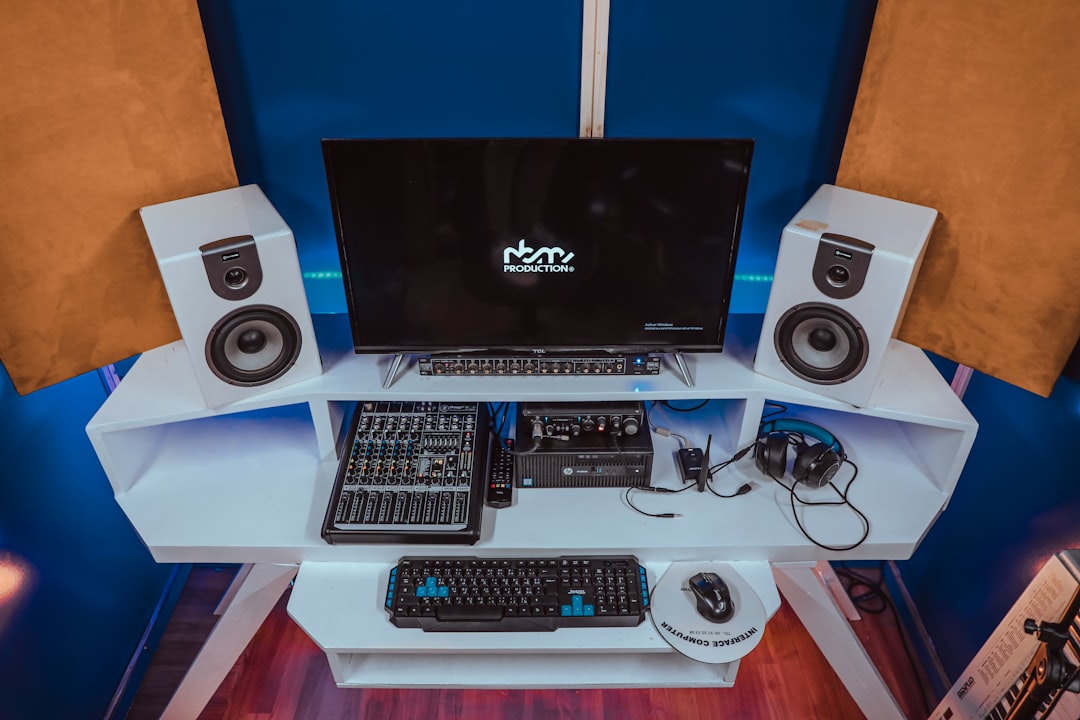 OBS Studio를 활용하여 전문적으로 화면을 녹화하는 모습.