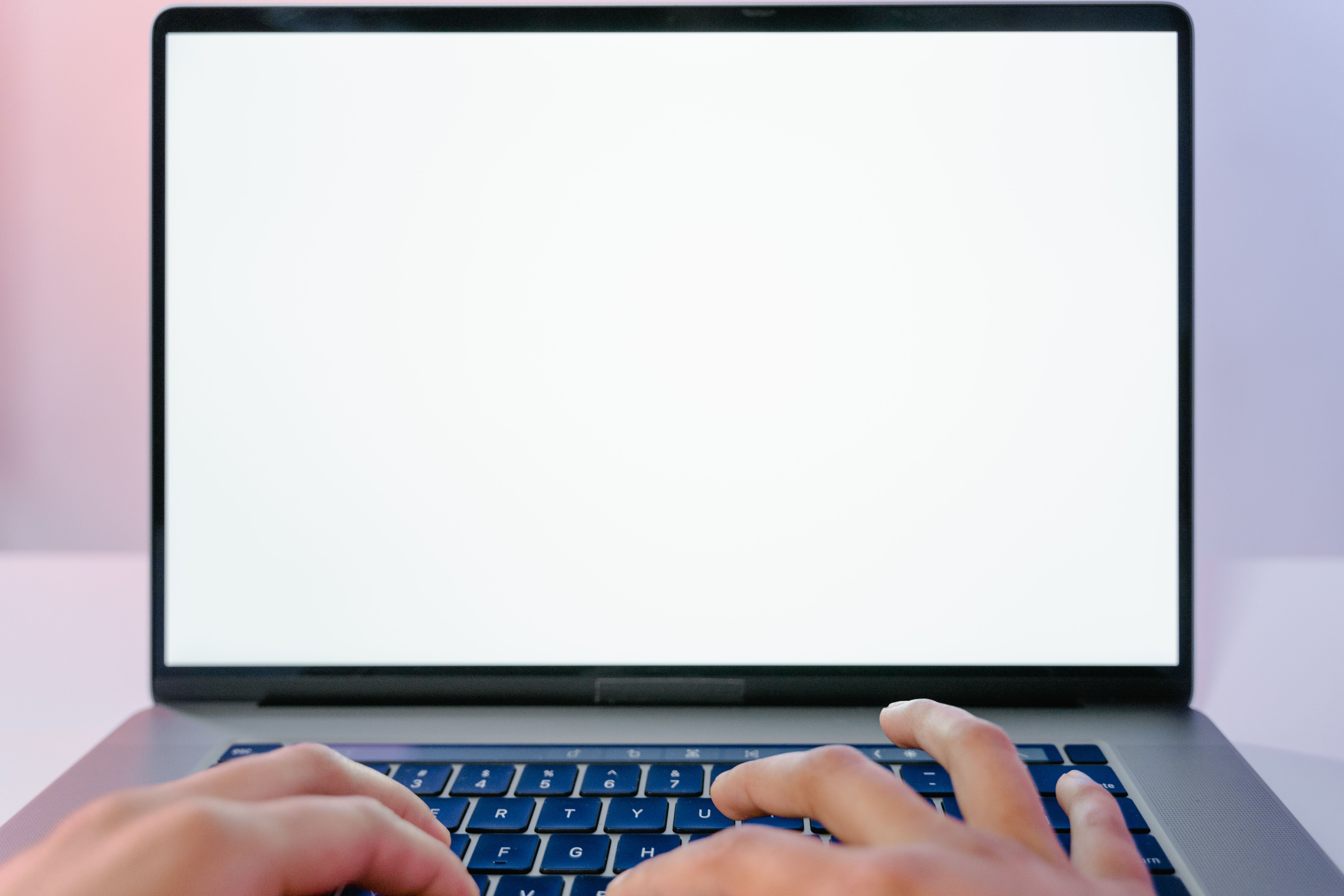 PC 웹 브라우저에서 광고 차단 확장 프로그램을 통해 유튜브를 시청하는 모습